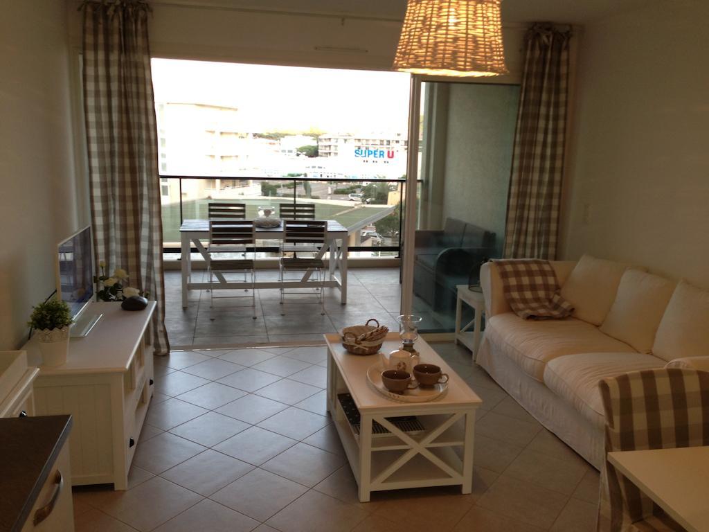 Residence Nayah-Maria Calvi  Oda fotoğraf
